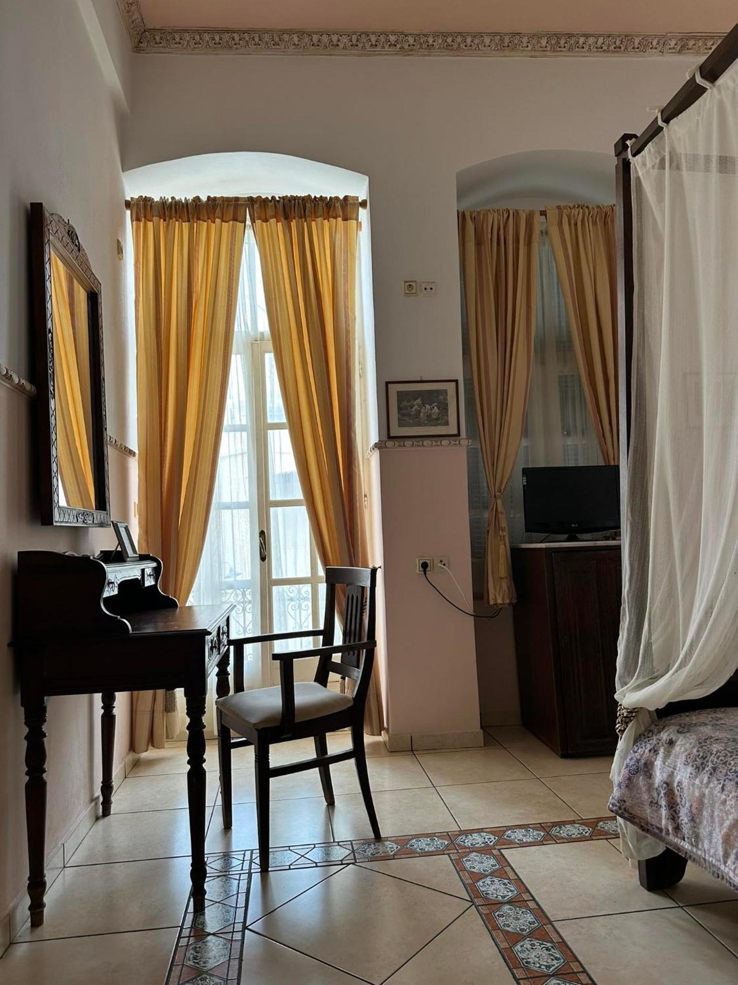 Monte Kristo Hotel Ermoupoli Bagian luar foto