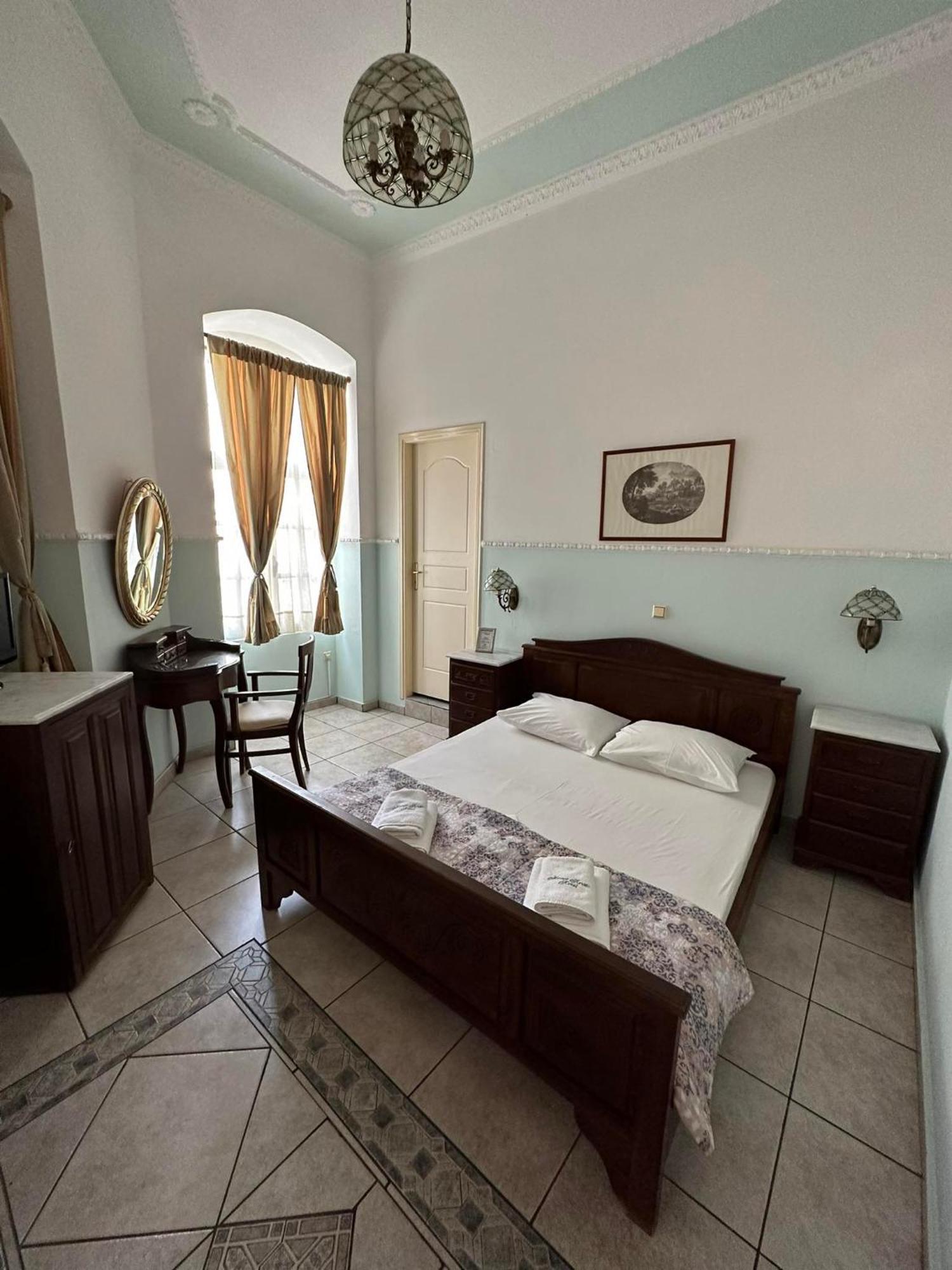 Monte Kristo Hotel Ermoupoli Bagian luar foto