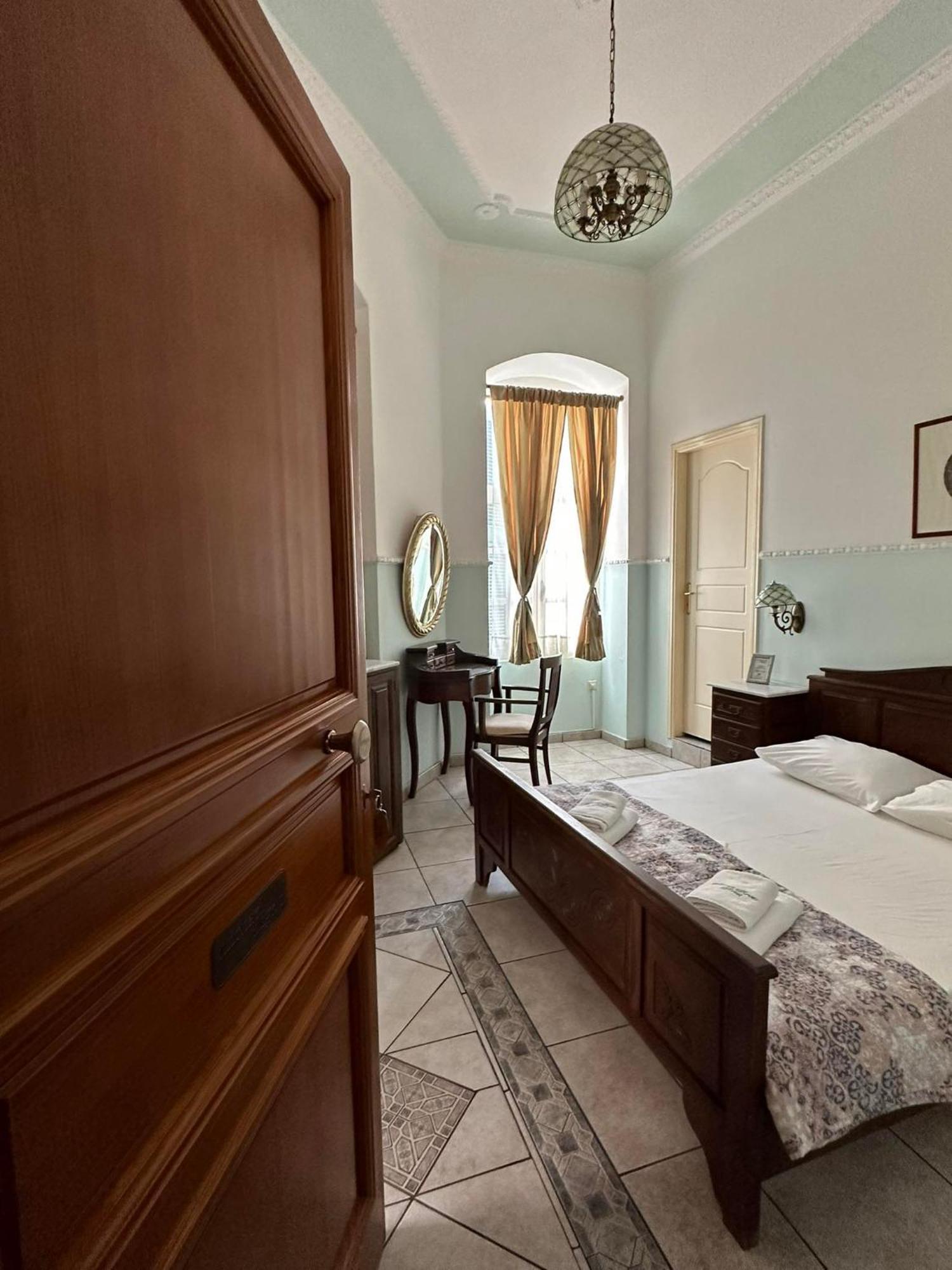 Monte Kristo Hotel Ermoupoli Bagian luar foto