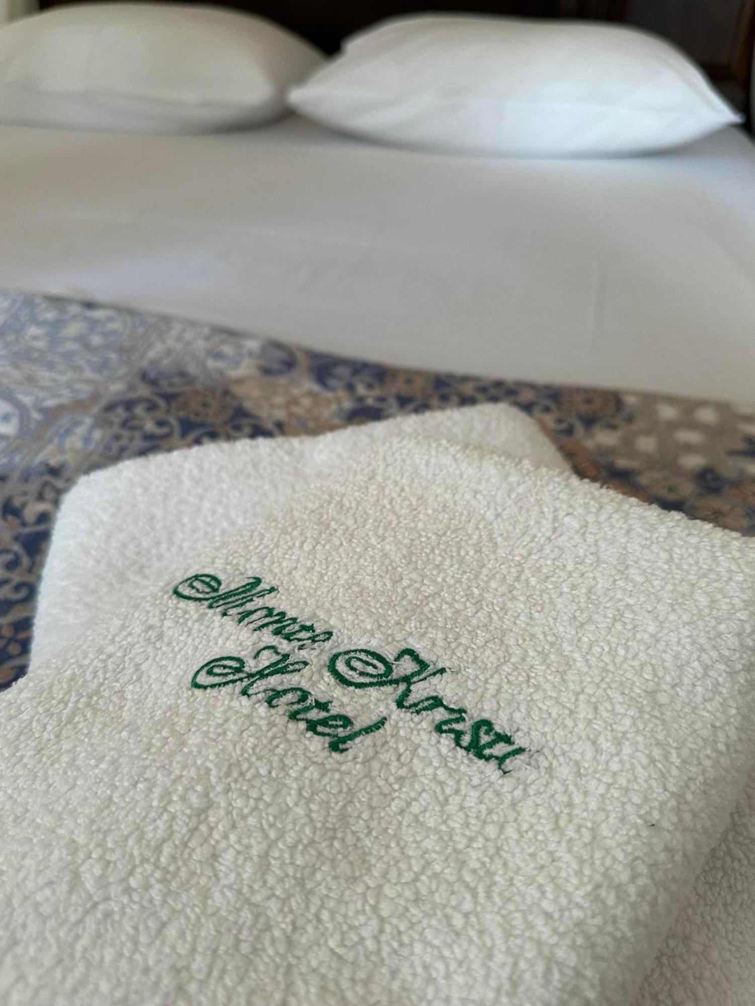 Monte Kristo Hotel Ermoupoli Bagian luar foto